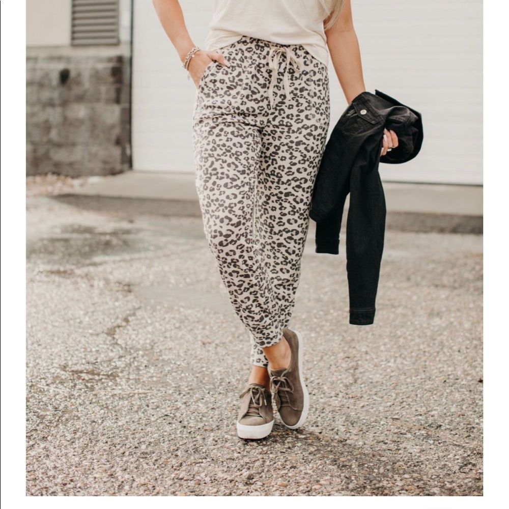 Leopard Joggers * - Picture 4 of 6